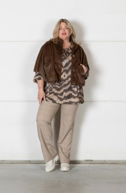 Cape:01 Camicia: 224.39 Pantalone: 224.90
