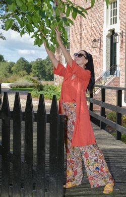 Gilet: 197.28 Top: 197.29 Pantalone: 197.01