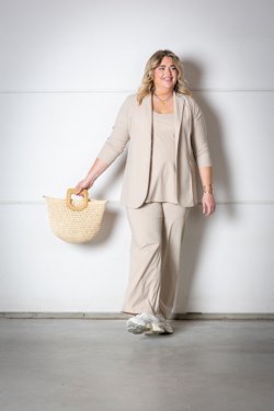 Giacca: SC.009 Top: SC.001 Pantalone: SC.041