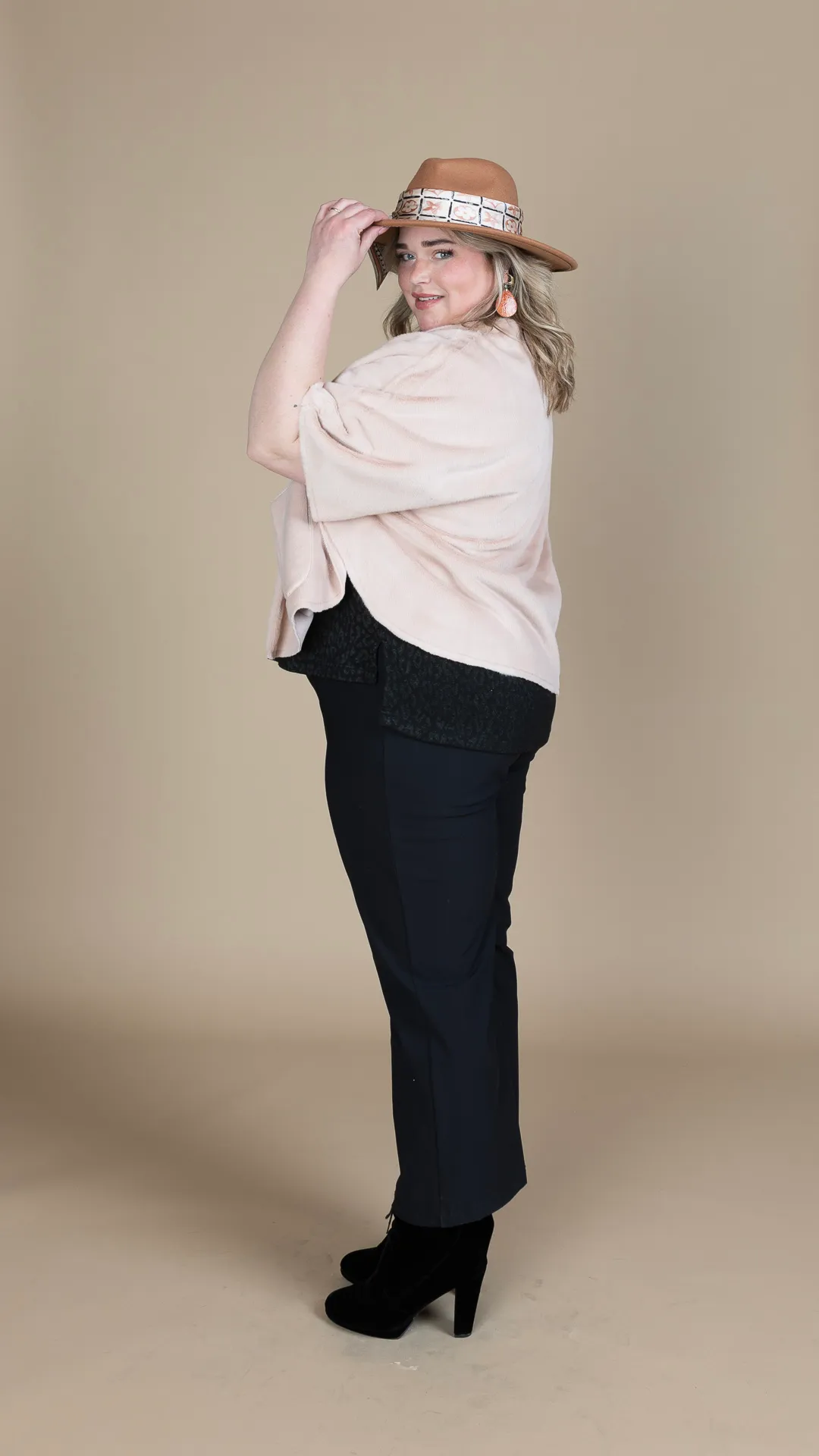 Cape basic.01 Maglia 234.57 Pantalone SC.S.044