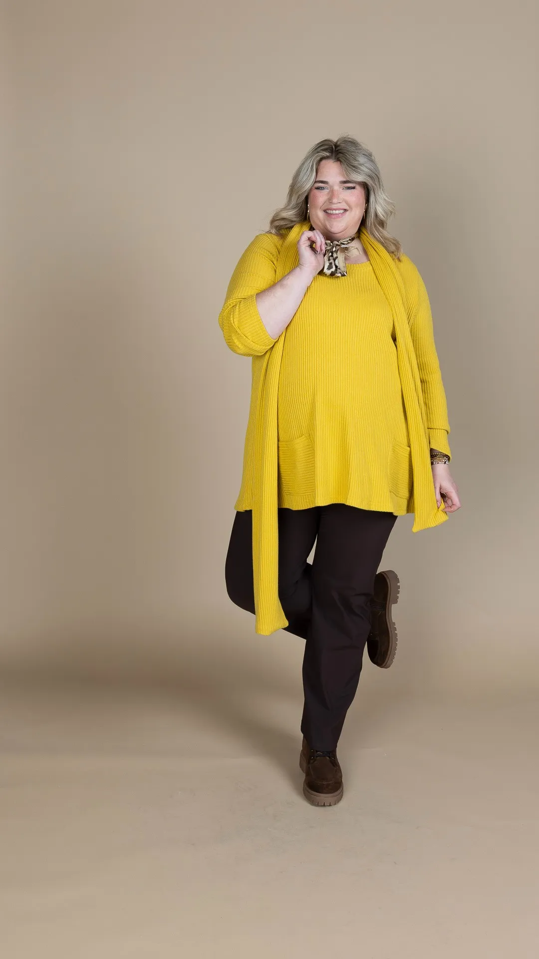 Pull 235.77 Pantalone SC.037 Sciarpa 236.94