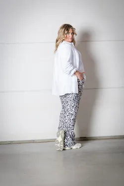 Camicia: SC.019B Maglia: SC.044 Pantalone: 219.34