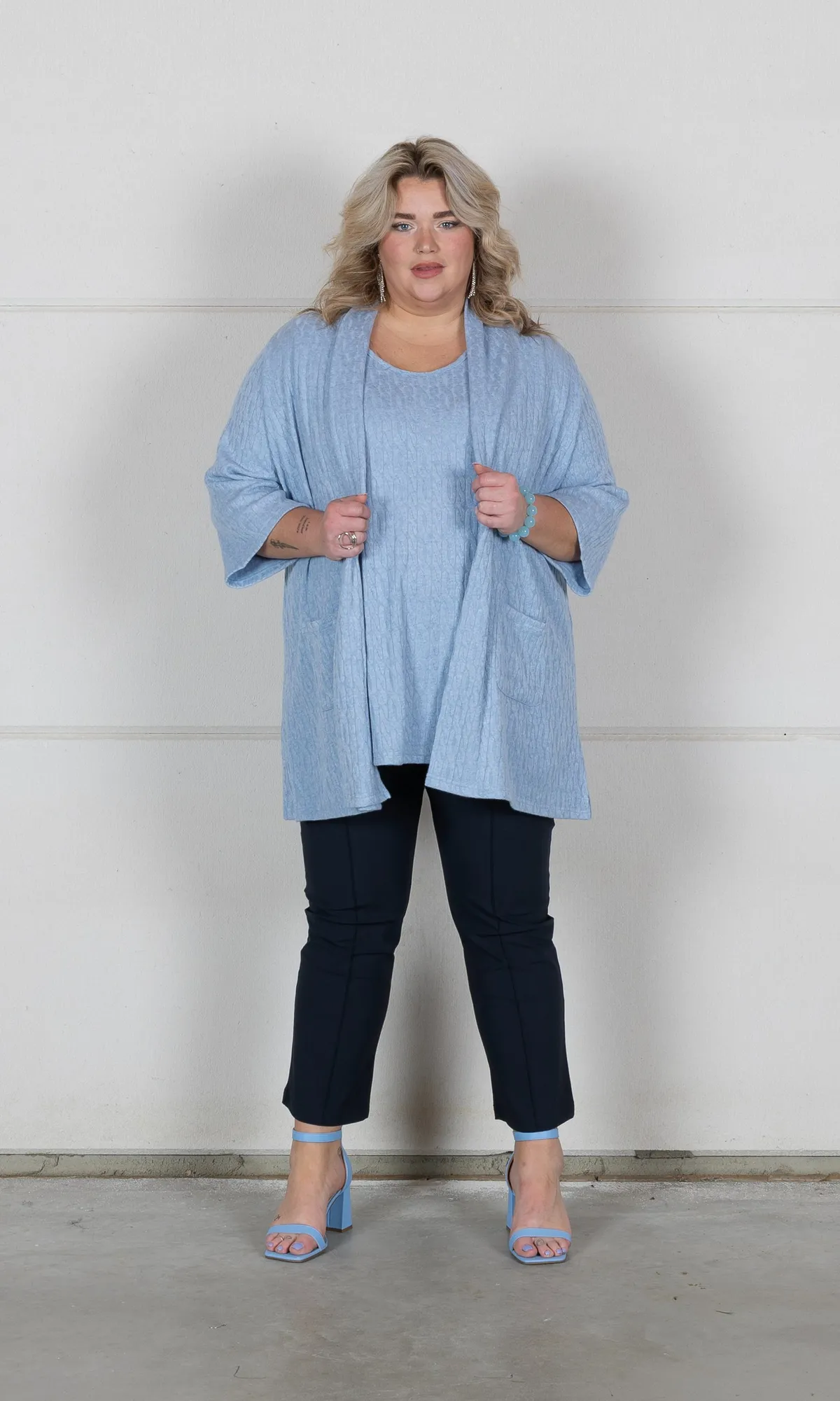 Gilet:231`.13 Top: 231.14 Pantalone: SC.S.044