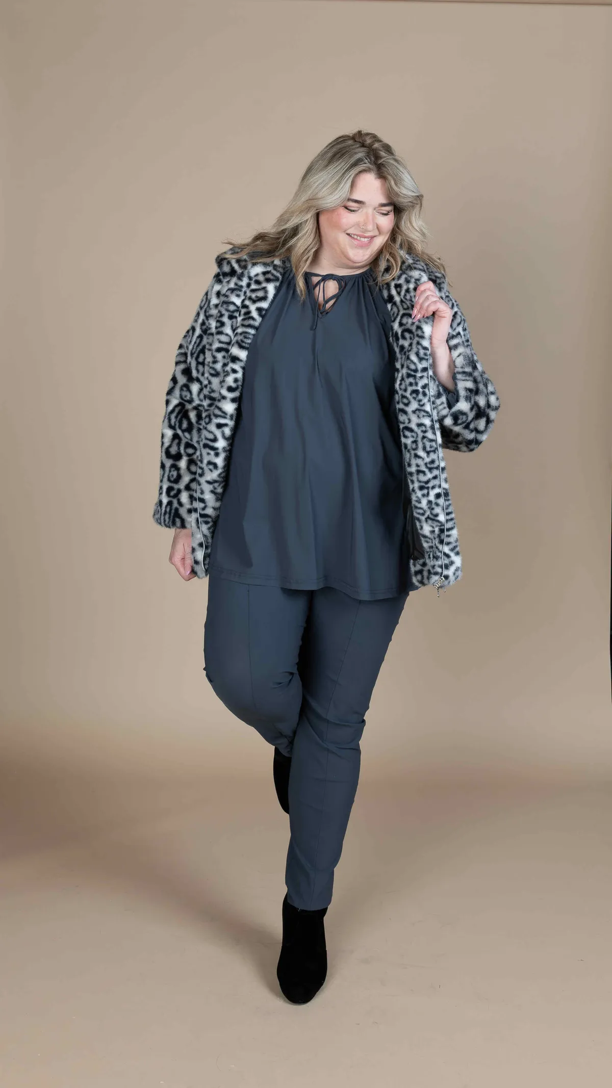 Mantello 234.00 Tunica SC.016 Pantalone SC.003