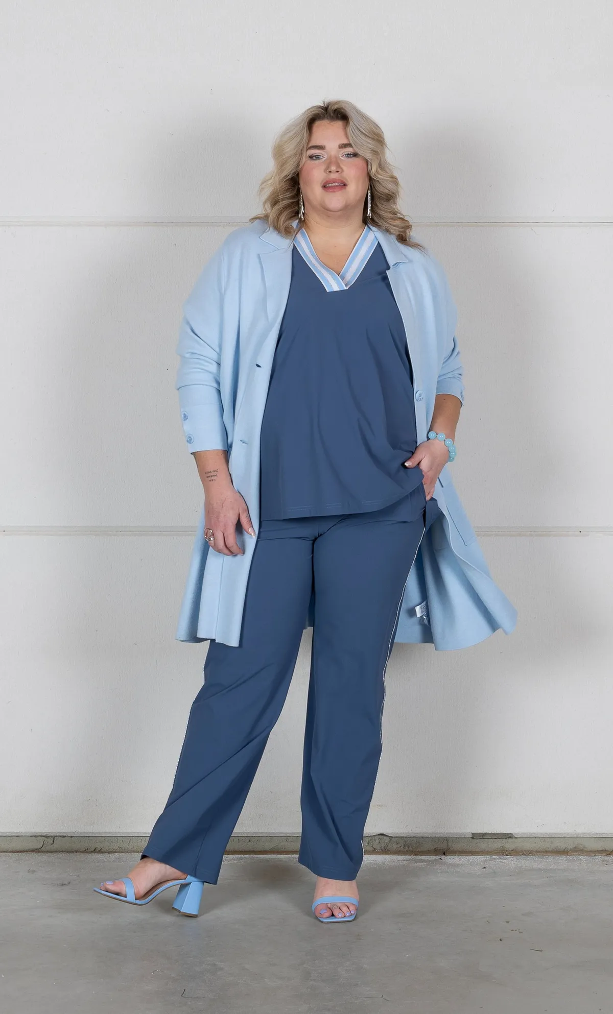 Gilet: basic.01 Camicia: SC.018 Pantalone: SC.025