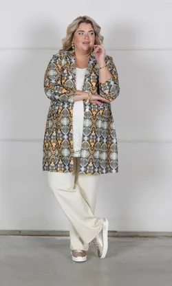 Giacca: 230.17 Top: 230.36 Pantalone: 213.09