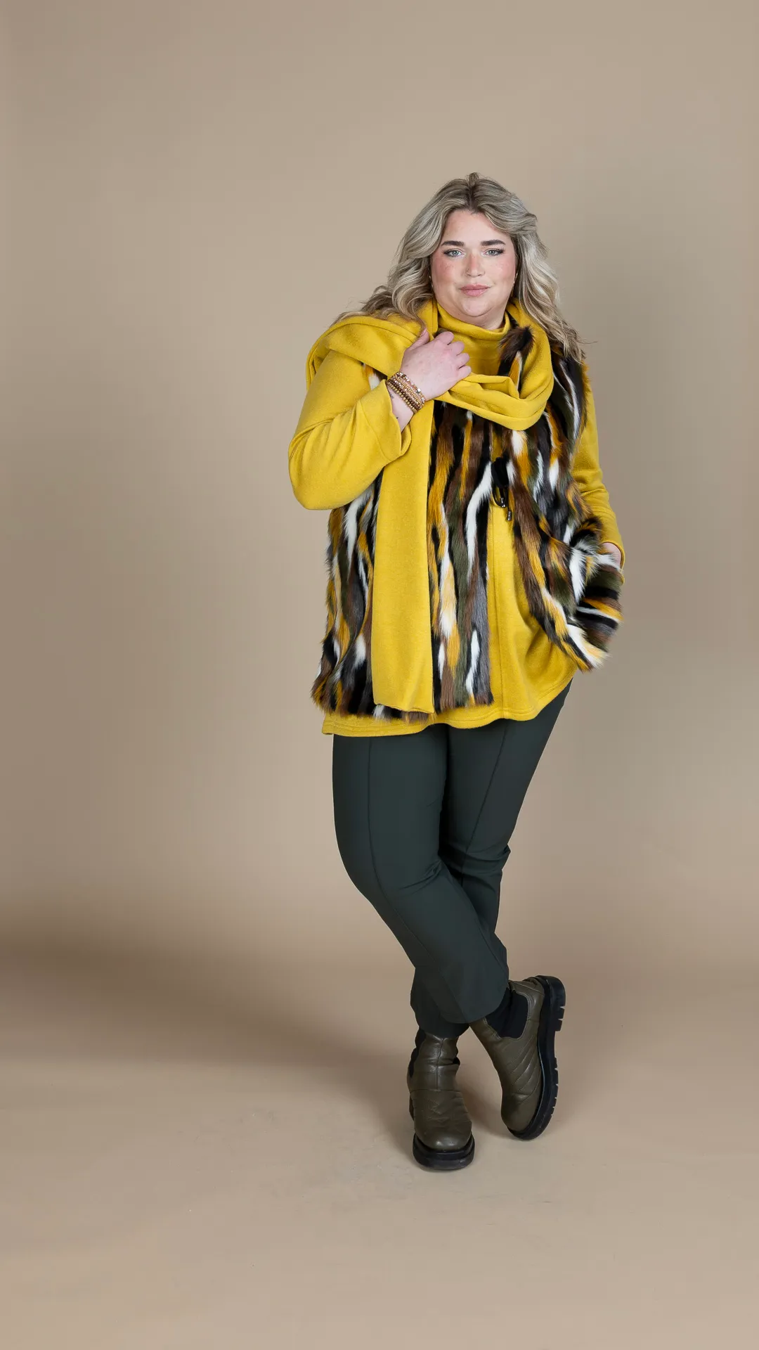 Bodywarmer 234.08 Maglia 235.67 Pantalone SC.044 Sciarpa 236.94