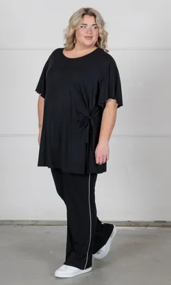 Maglia: 230.92 Pantalone:L 230.91