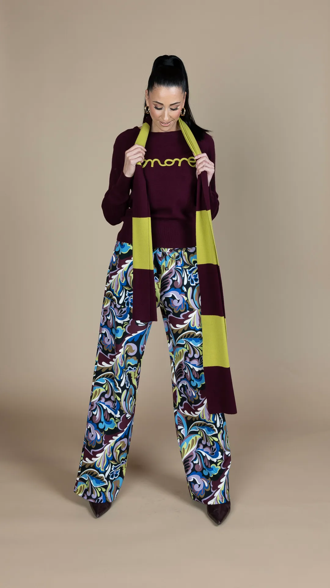 Pull 233.47 Pantalone 236.60 Sciarpa 234.48