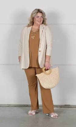 Cape:01 Camicia: 224.39 Pantalone: 224.90