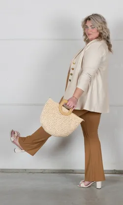 Cape:01 Camicia: 224.39 Pantalone: 224.90