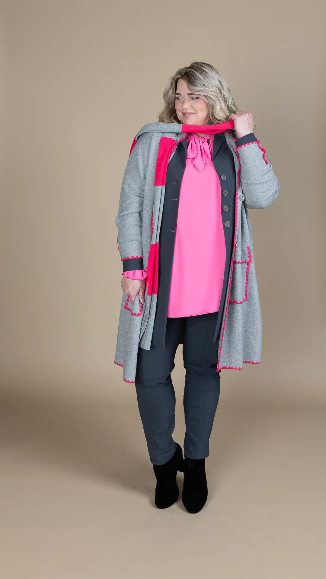 Gilet 233.51 Giacca SC.006 Camicia 234.84 Pantalone SC.003 Sciarpa 233.48