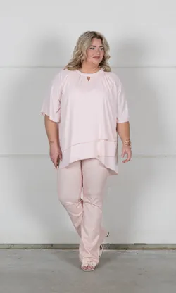 Giacca: 230.82a Camicia: 230.62 Pantalone: 230.86a